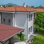 Rengin Stone House *