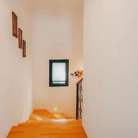 Rengin Stone House فيلة
